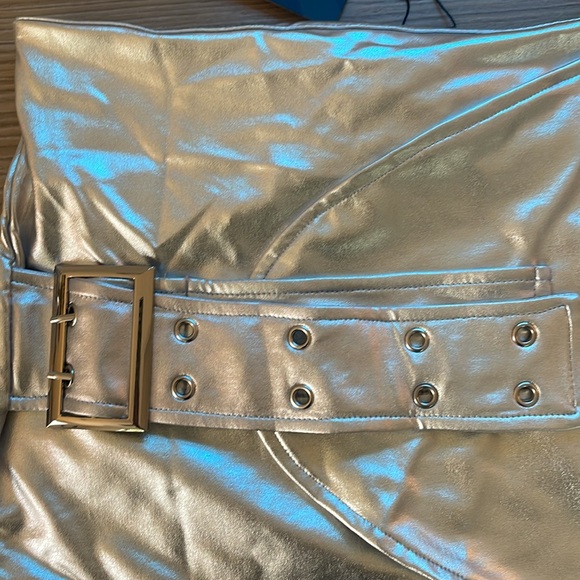 Shein Sliver XS wrap coated mini skirt with functioning buckle has stretch. - Picture 3 of 13